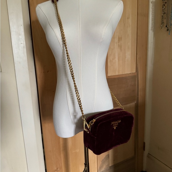 Prada Velluto with chain handbag Milano in Maroon Dark Red Velvet - Picture 2 of 7